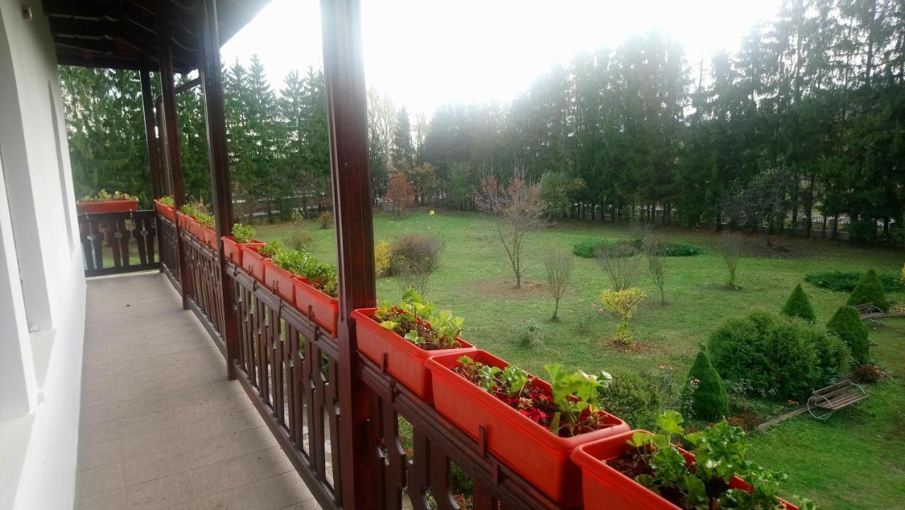 Casa "Ierusalim-Hozeva-Hozeva" Minastirea Neamt Exterior foto